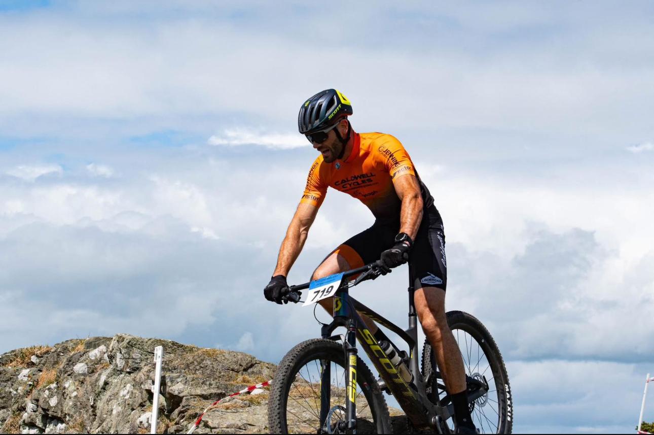 Dariusz on a mountain biking ride — endurance training session (photo 9 of 17)