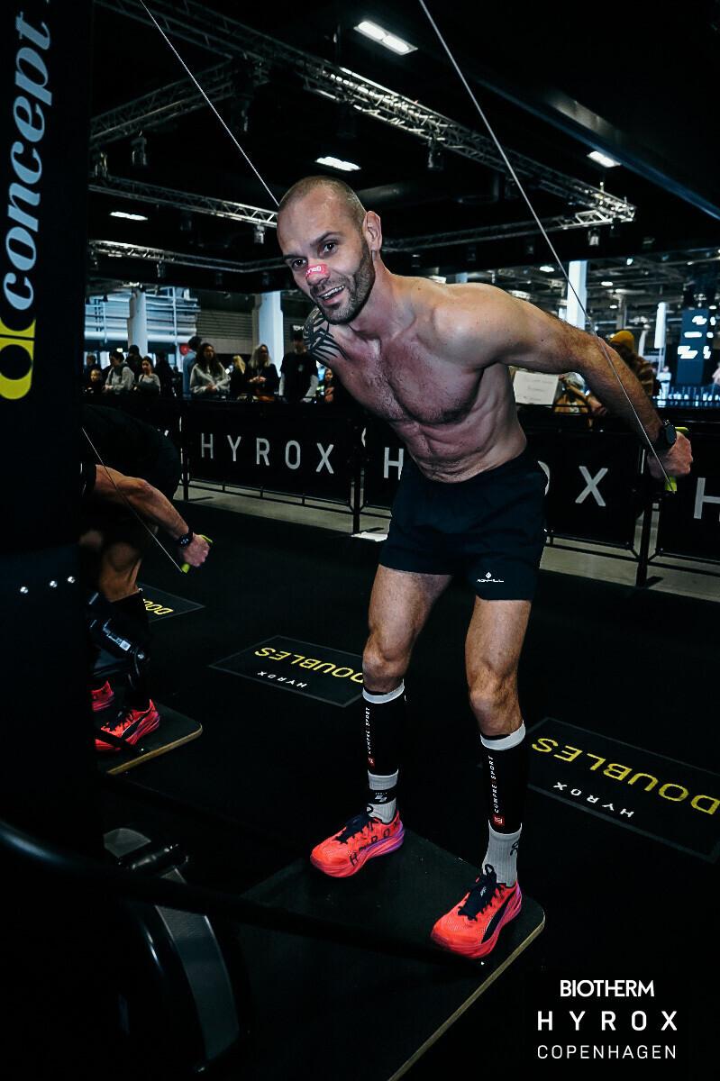 Dariusz competing in a HYROX functional fitness event (photo 16 of 22)