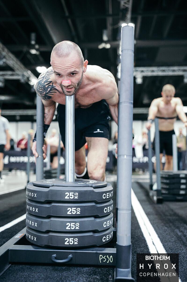 Dariusz competing in a HYROX functional fitness event (photo 17 of 22)
