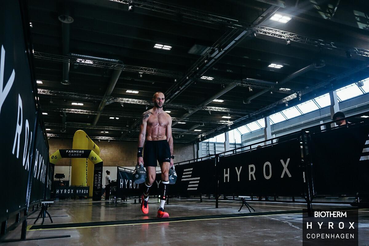 Dariusz competing in a HYROX functional fitness event (photo 18 of 22)