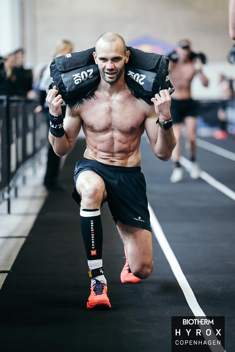Dariusz competing in a HYROX functional fitness event (photo 9 of 22)