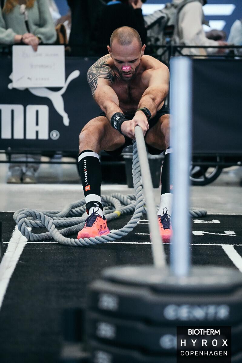 Dariusz competing in a HYROX functional fitness event (photo 10 of 22)